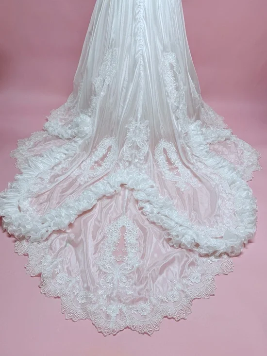 Elegant White Vintage Lace Ballgown Wedding Dress - Picture 8 of 15